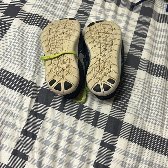 2 size 12 c little boys Nikes, well loved, fair condition - Picture 6 of 11